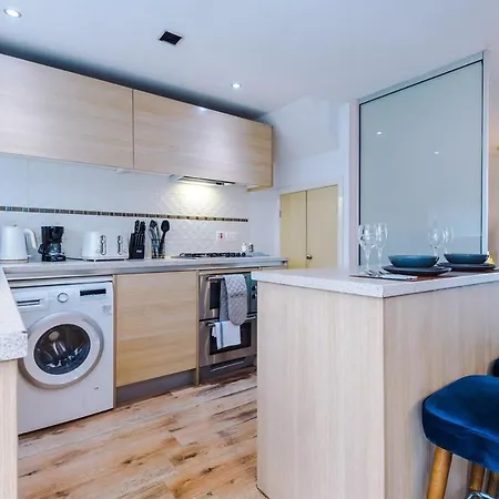 Three Bedroom House By Brookland Serviced Short Lets Leeds With Free Wifi