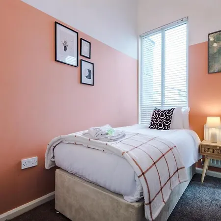 Сasa de vacaciones Three Bedroom House By Brookland Serviced Short Lets Leeds With Free Wifi Mánchester