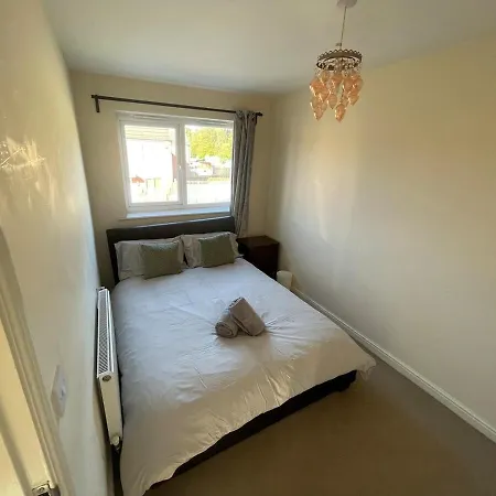 Large 3-bed House Near Etihad & Coop Live *