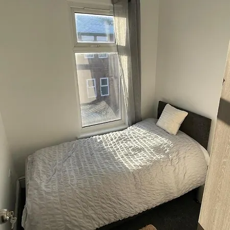 Large 3-bed House Near Etihad & Coop Live Manchester