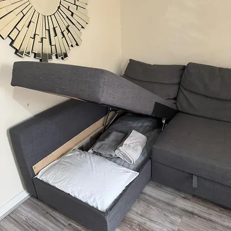 Large 3-bed House Near Etihad & Coop Live *