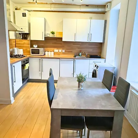 Elite With Free Parking Apartment *