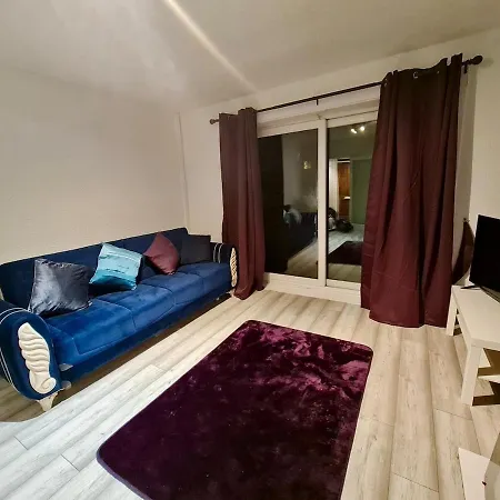 Spacious 3-bedroom - Perfect For Families And Groups Ferienhaus