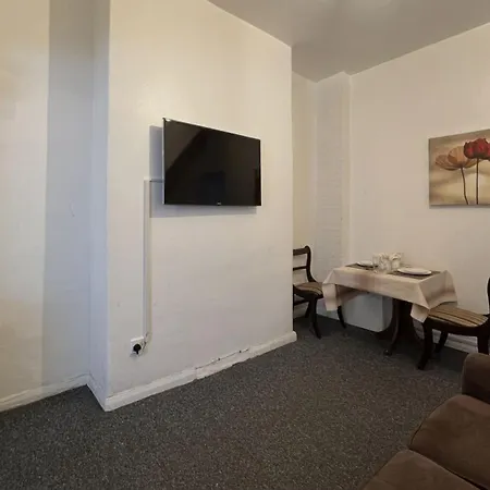 Amazing And Immaculate 2-bed House In Holiday home *