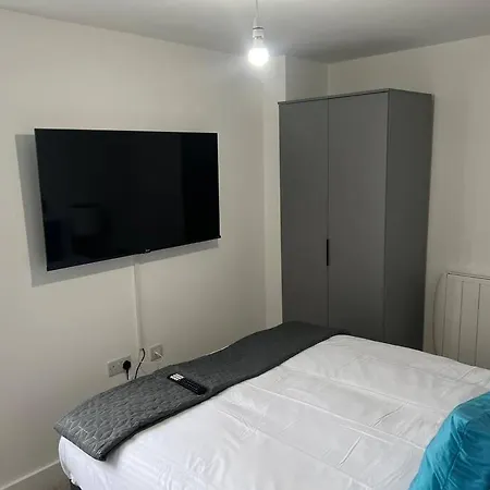 Luxury 2 Bed 2 Bath Flat Near Old Trafford * Manchester