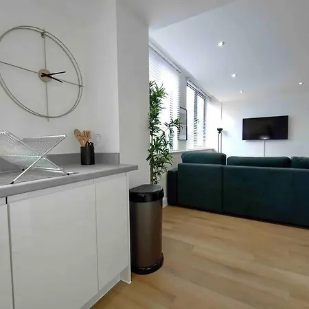 Apartment Luxury 2 Bed 2 Bath Flat Near Old Trafford