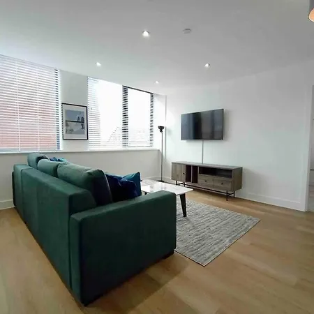 Luxury 2 Bed 2 Bath Flat Near Old Trafford Manchester