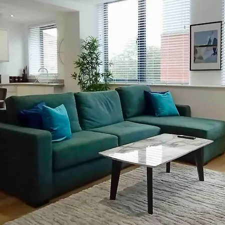 Luxury 2 Bed 2 Bath Flat Near Old Trafford * Manchester