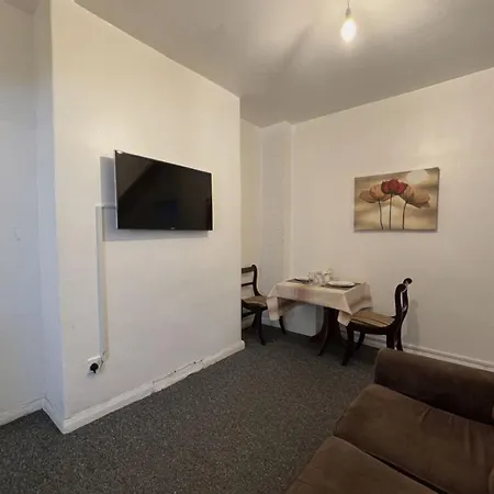 Amazing And Immaculate 2-bed House In