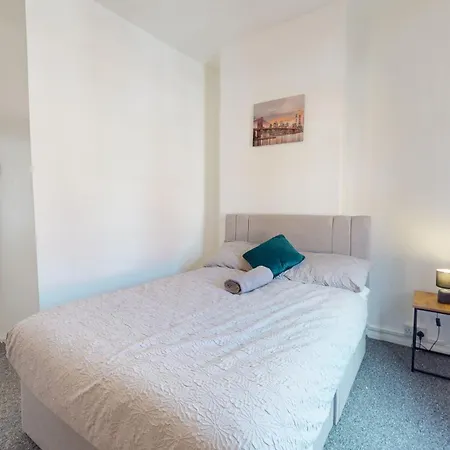 Holiday home Amazing And Immaculate 2-bed House In Manchester