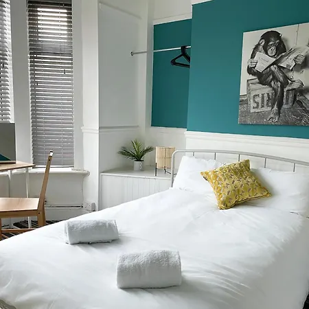 Apartment Large House Near Mediacity, Sleeps 13 With Free Parking And Fast Wifi - Contractor And Long Friendly - By Irwell *