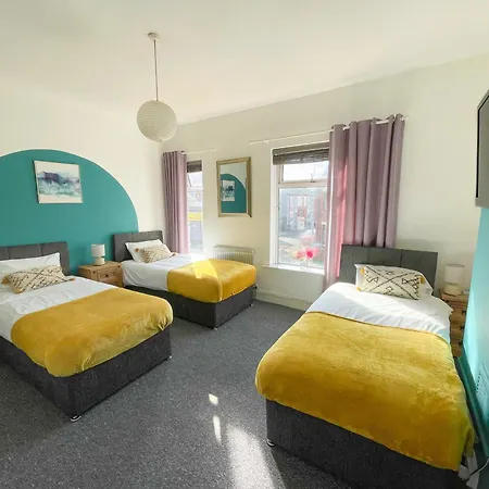 Apartment Large House Near Mediacity, Sleeps 13 With Free Parking And Fast Wifi - Contractor And Long Friendly - By Irwell Manchester