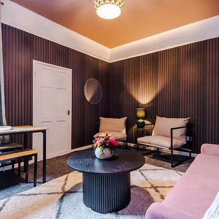 Newly Renovated 5 Bedroom Home-manchester * Manchester