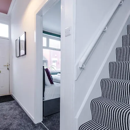 Newly Renovated 5 Bedroom Home-manchester Манчестер