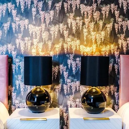 Newly Renovated 5 Bedroom Home-manchester * Manchester