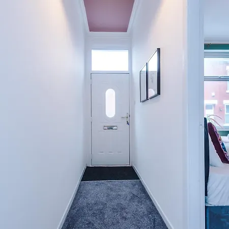 Semesterbostad Newly Renovated 5 Bedroom Home-manchester *