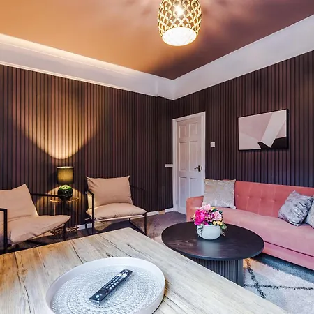 Дом отдыха Newly Renovated 5 Bedroom Home-manchester Манчестер