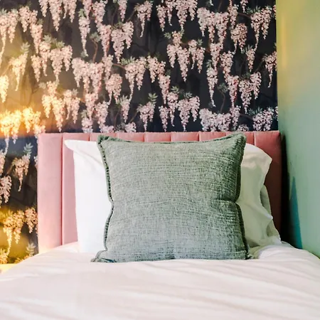 Newly Renovated 5 Bedroom Home-manchester Holiday home *