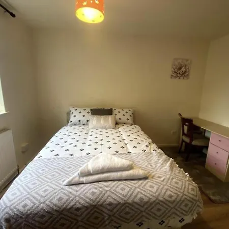 Guest house Png - Abernant Shared Facilities Manchester