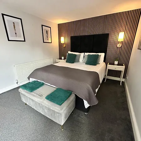 Waterside Mufc & Trafford Centre Townhouse 4 Bedroom Free Parking
