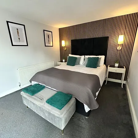 Apartment Waterside Mufc & Trafford Centre Townhouse 4 Bedroom Free Parking *