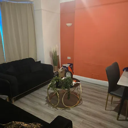 Alma Co-living - Private Self-cater *