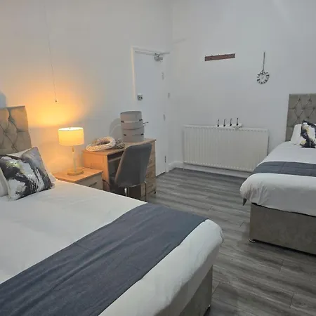 Alma Co-living - Private Self-cater Manchester