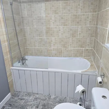 Alma Co-living - Private Self-cater Manchester