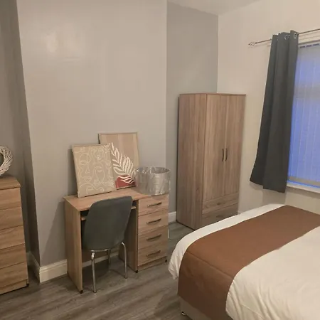 Alma Co-living - Private Self-cater Manchester