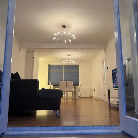 Charming Salford House *