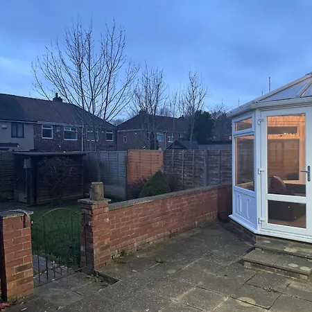 Holiday home Charming Salford House