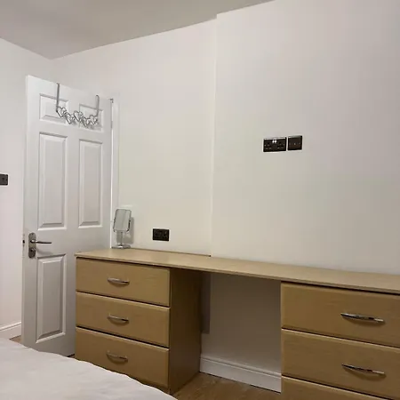 Charming Salford House *