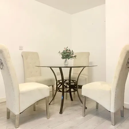 Stylish 2 Bed *