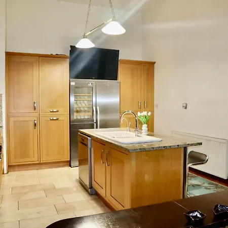 The Church E אתר קמפינג