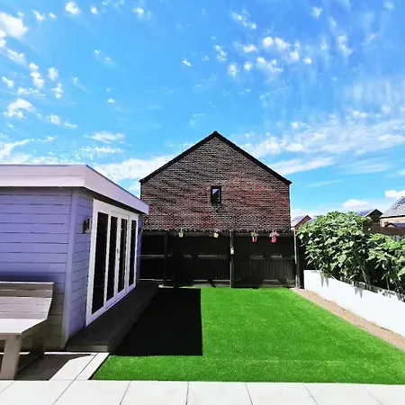 Three Bed Detached Near Centre
