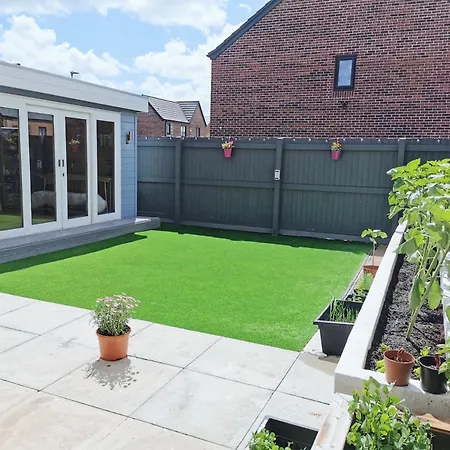 Three Bed Detached Near Centre *
