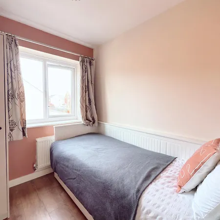 Дом отдыха Three Bed Detached Near Centre Манчестер