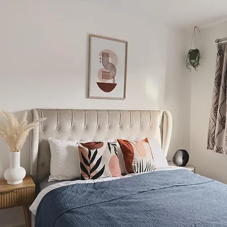 Three Bed Detached Near Centre