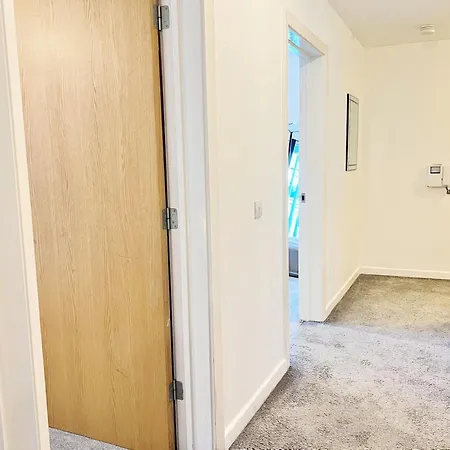 Spacious 2 Bedroom Groundfloor Apartament Manchester