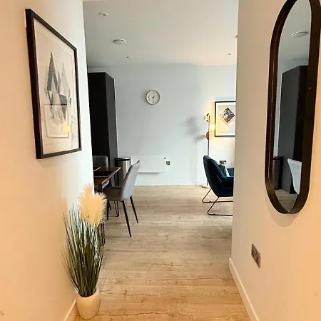 Lucid Apartment *