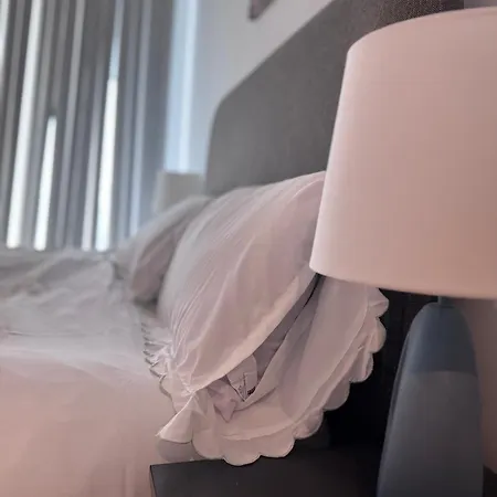 Lucid Apartment *