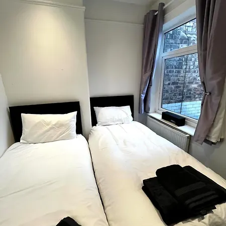 The 3-bed Luxe Sanctuary - Free Parking & Office Casa vacanze *