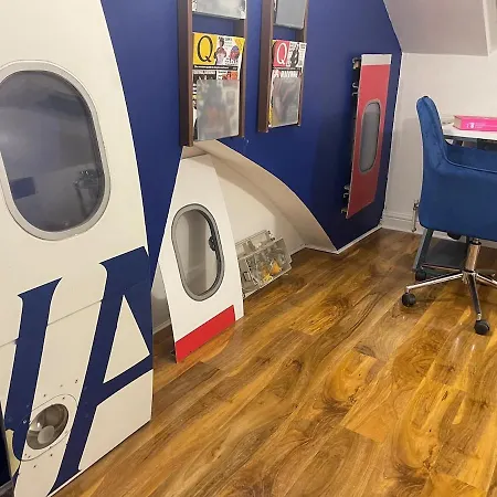 The 3-bed Luxe Sanctuary - Free Parking & Office Manchester