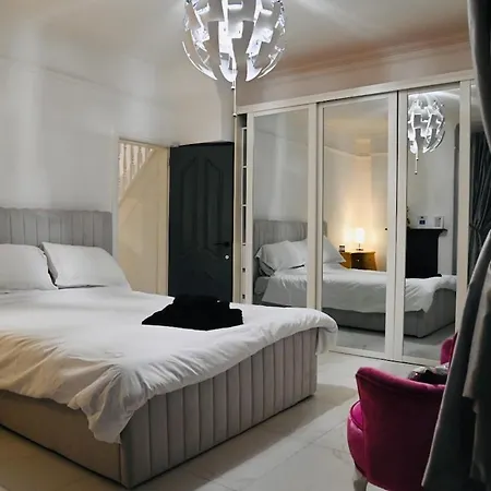 Casa vacanze The 3-bed Luxe Sanctuary - Free Parking & Office