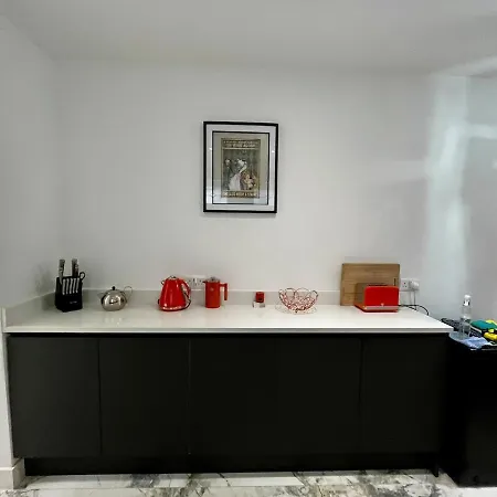 The 3-bed Luxe Sanctuary - Free Parking & Office *