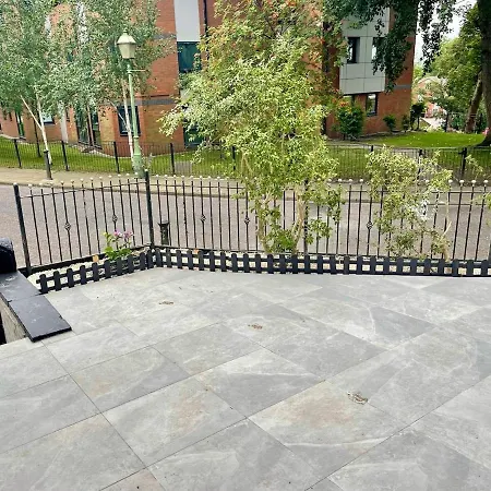 The 3-bed Luxe Sanctuary - Free Parking & Office Manchester