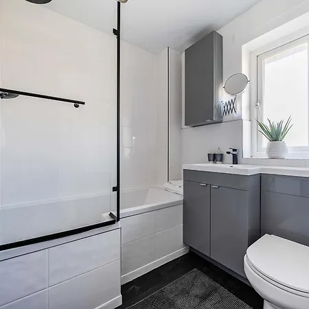 Stylish 2br Near Mcr Airport