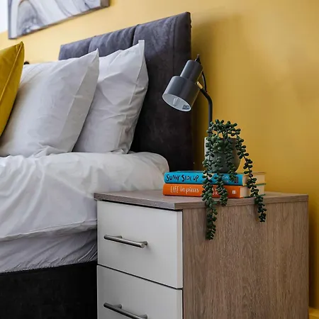 Stylish 2br Near Mcr Airport Manchester