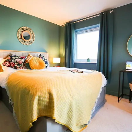 Luxury Three Story Townhouse Free Parking On Drive 맨체스터