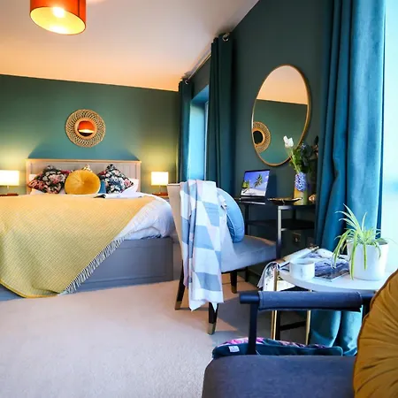 Luxury Three Story Townhouse Free Parking On Drive *